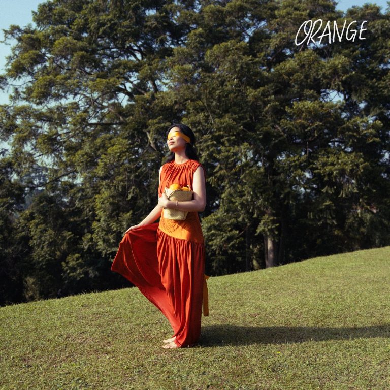 Kalya Islamadina Merilis EP Perdananya “Orange”: Sebuah Perjalanan Melalui Tahapan Cinta dan Kehidupan
